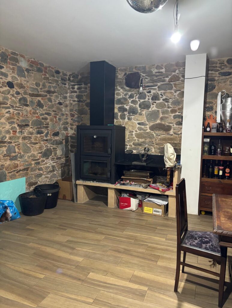 Chimenea del salón de la planta baja
