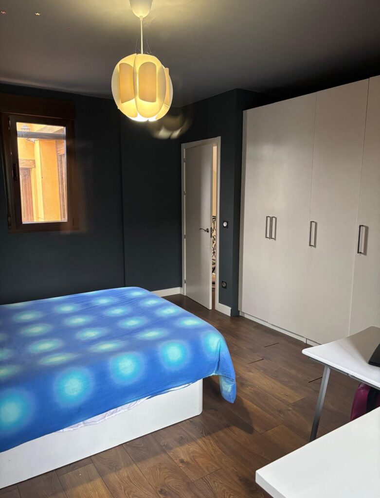 Dormitorio principal con armarios